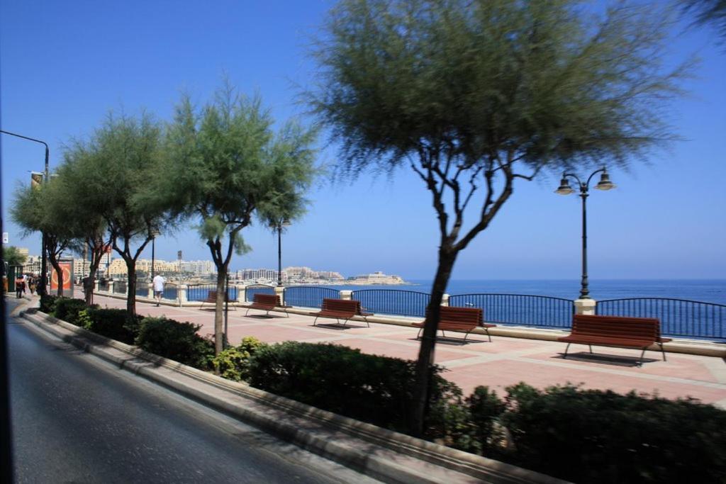 Seaview Apartment In Fort Cambridge, Sliema Exteriör bild