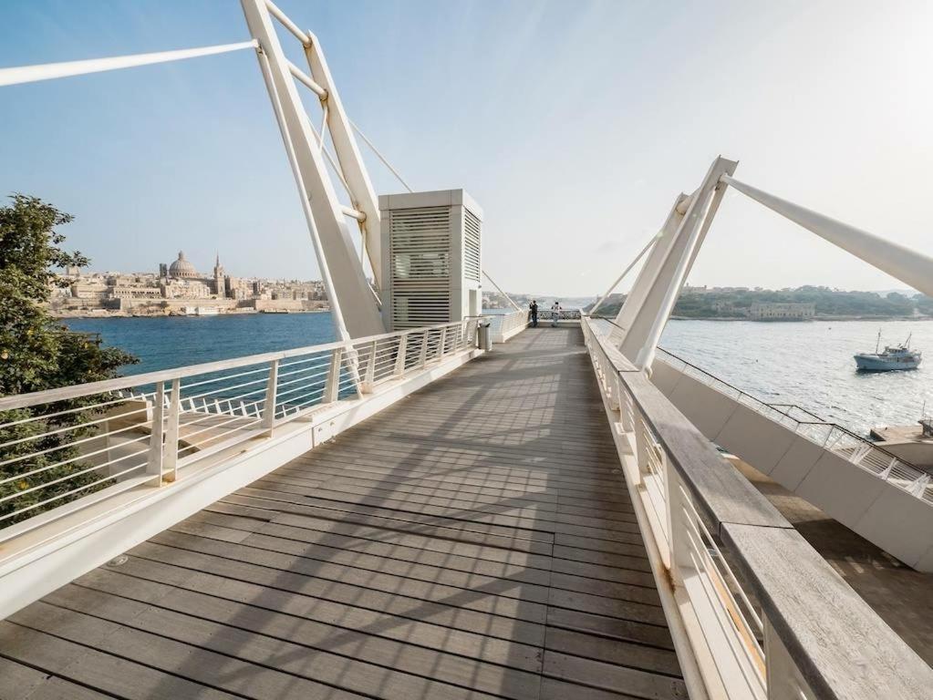 Seaview Apartment In Fort Cambridge, Sliema Exteriör bild