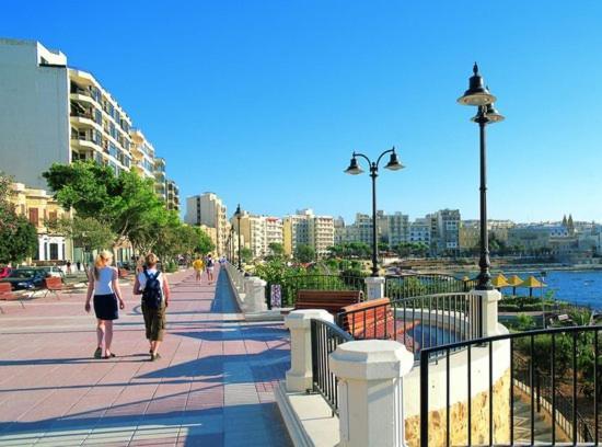 Seaview Apartment In Fort Cambridge, Sliema Exteriör bild